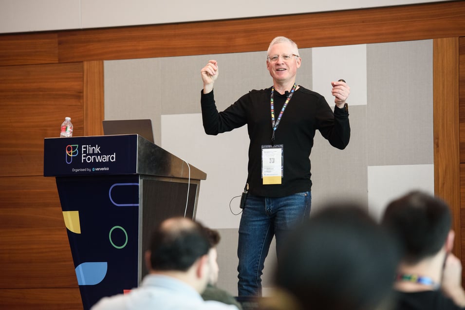 Expert Apache Flink Trainer Ken Krugler leads a packed room of attendees.