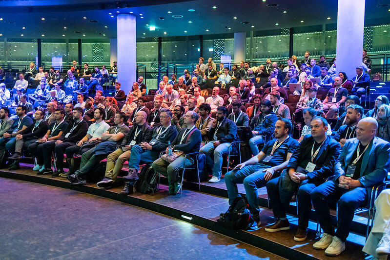 Audience members looking onstage at Flink Forward 2024